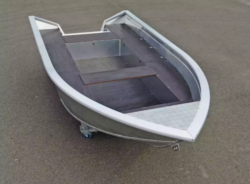 Алюминиевая лодка  Неман-420 в Черкесске
