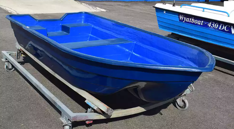 Стеклопластиковая лодка Neman-340 (тримаран) в Черкесске