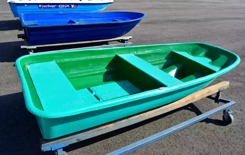 Стеклопластиковая лодка Старт (тримаран) в Черкесске