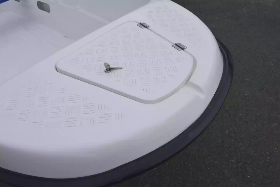 Стеклопластиковая лодка Пингвин New (тримаран) в Черкесске