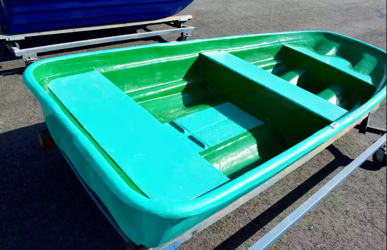 Стеклопластиковая лодка Старт (тримаран) в Черкесске