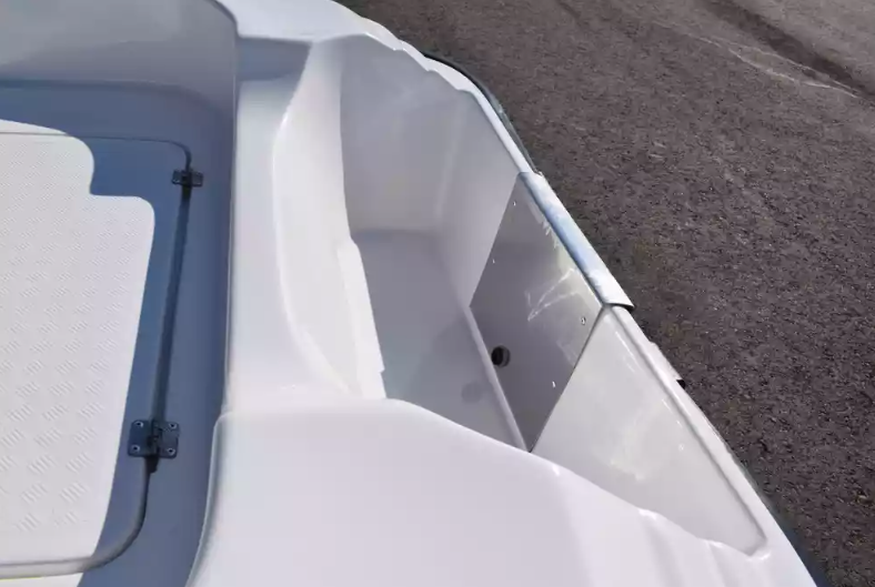 Стеклопластиковая лодка Пингвин (тримаран) в Черкесске