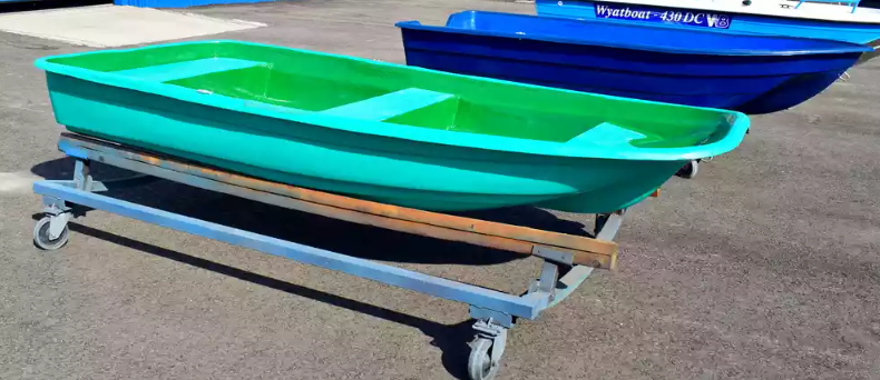 Стеклопластиковая лодка Старт (тримаран) в Черкесске