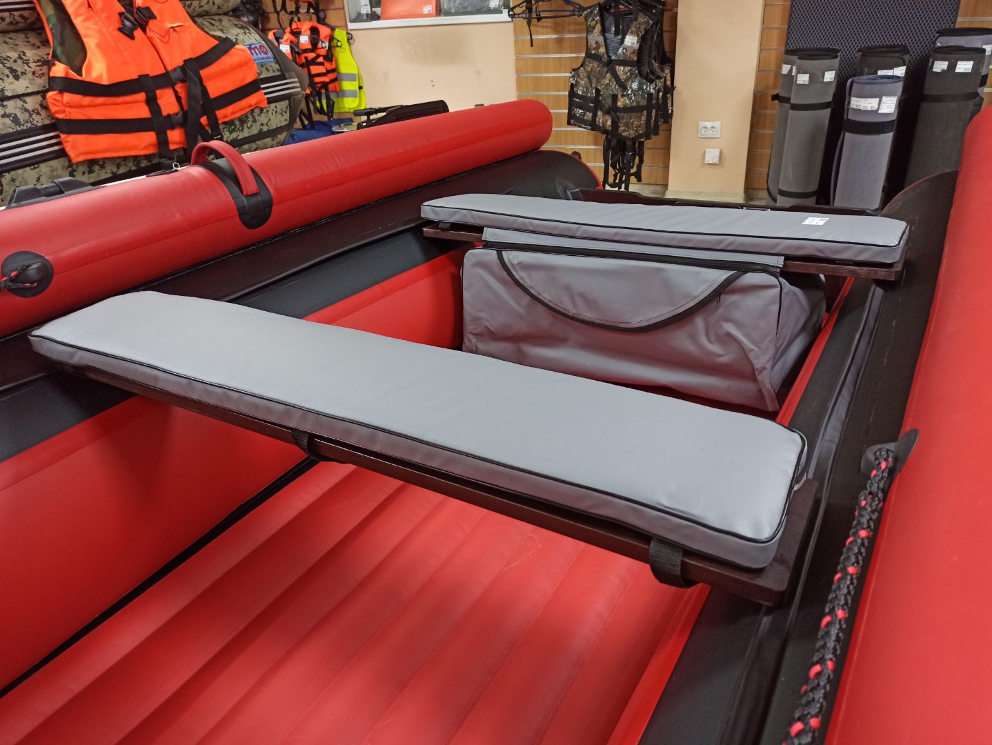 КОМПЛЕКТ МЯГКИХ НАКЛАДОК С СУМКОЙ ДЛЯ ЛОДОК 110Х20 СЕРЫЙ в Черкесске