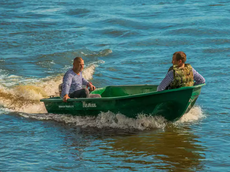Стеклопластиковая лодка Neman-340 (тримаран) в Черкесске