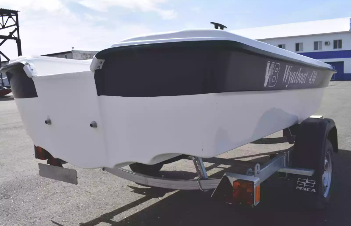 Стеклопластиковая лодка Wyatboat 430 тримаран в Черкесске
