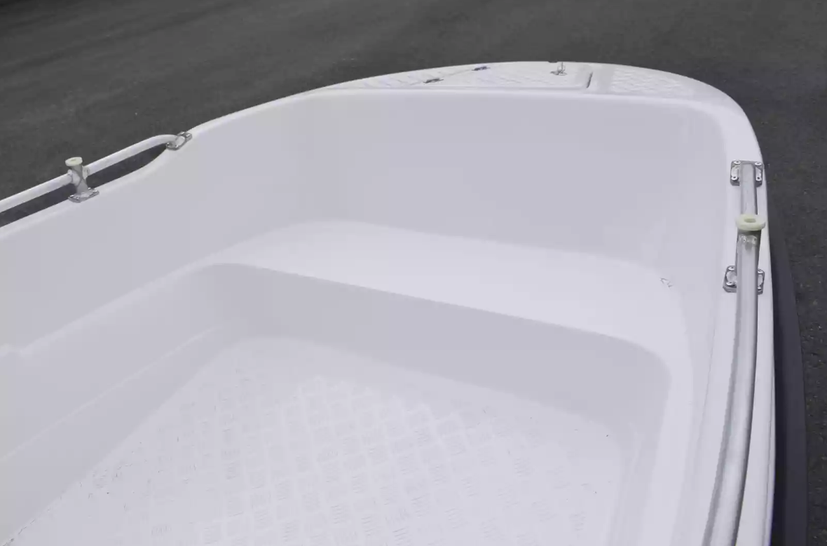 Стеклопластиковая лодка Пингвин New (тримаран) в Черкесске