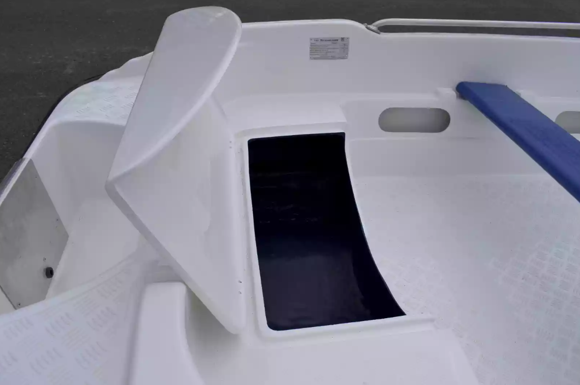 Стеклопластиковая лодка Пингвин New (тримаран) в Черкесске