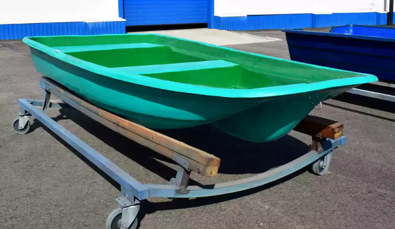 Стеклопластиковая лодка Старт (тримаран) в Черкесске