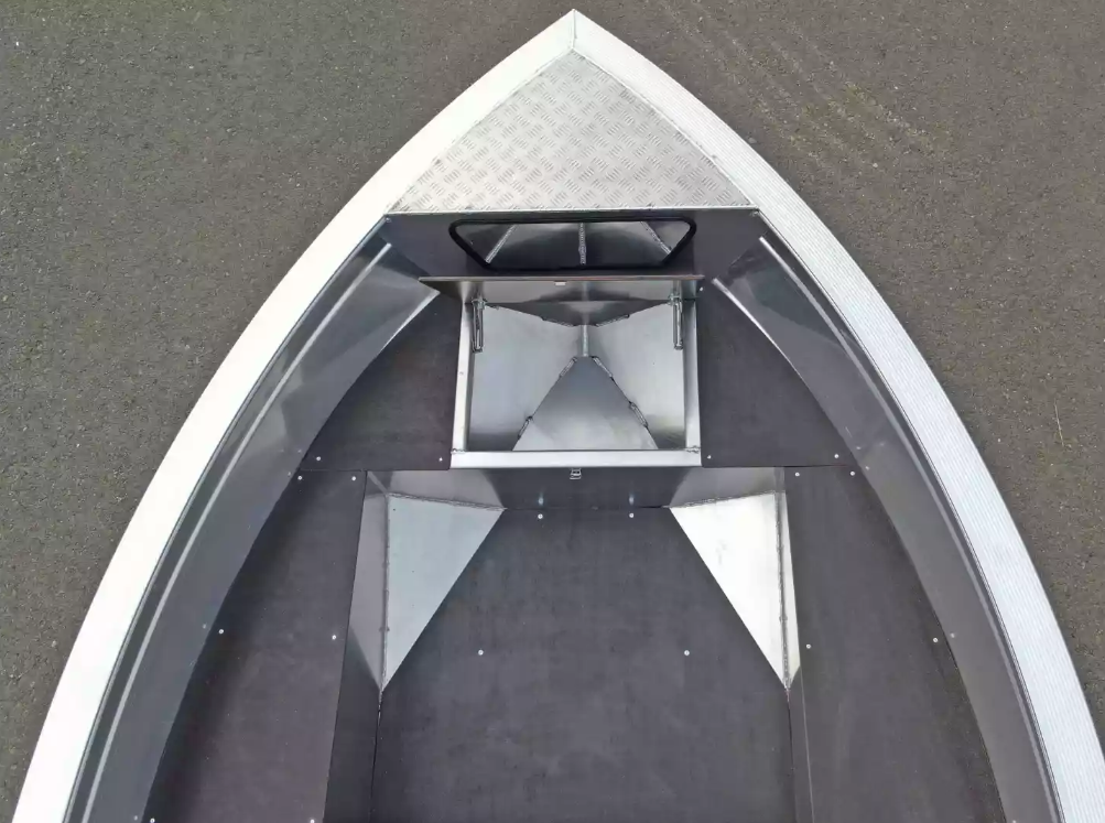 Алюминиевая лодка  Неман-420 в Черкесске