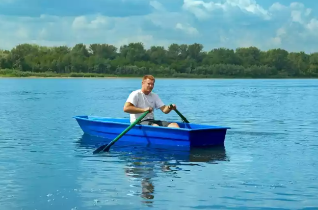 Стеклопластиковая лодка Малютка в Черкесске