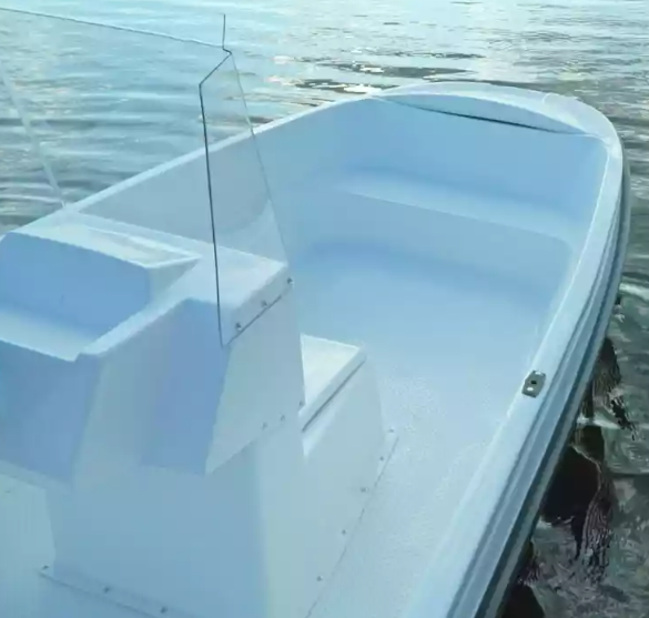 Стеклопластиковая лодка Пингвин с консолью (тримаран) в Черкесске