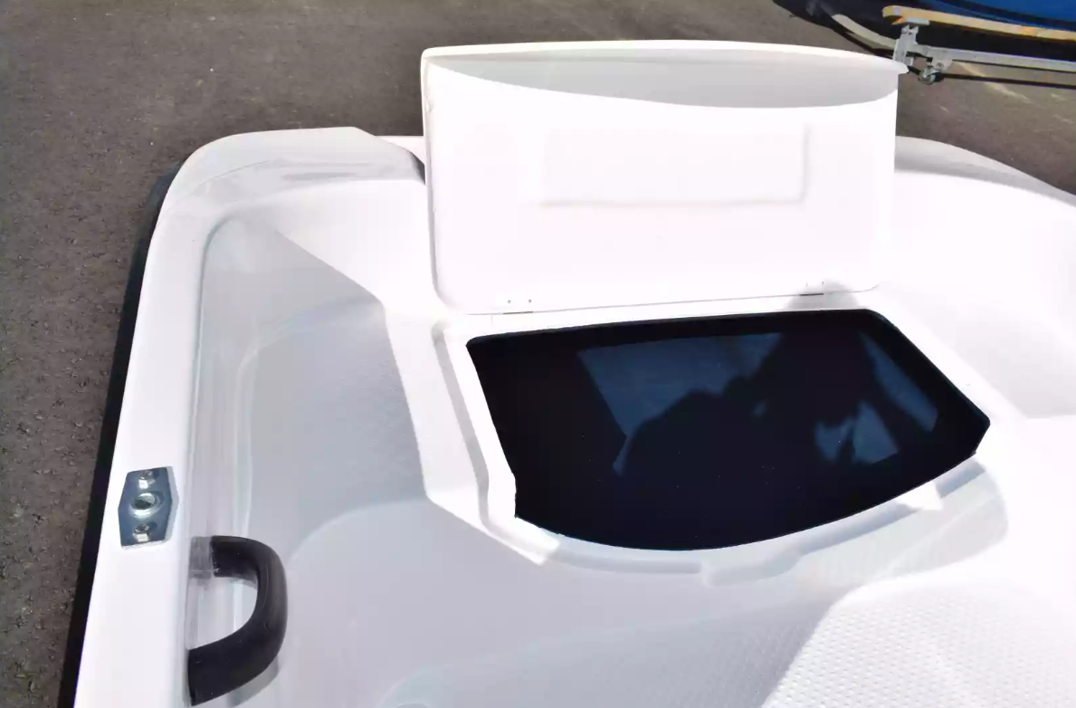 Стеклопластиковая лодка Пингвин (тримаран) в Черкесске