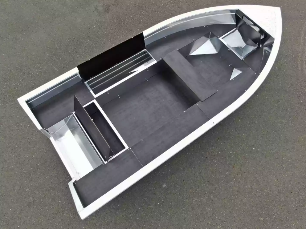 Алюминиевая лодка  Неман-420 в Черкесске