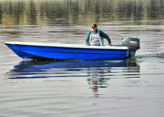 Стеклопластиковая лодка Wyatboat 430 тримаран в Черкесске