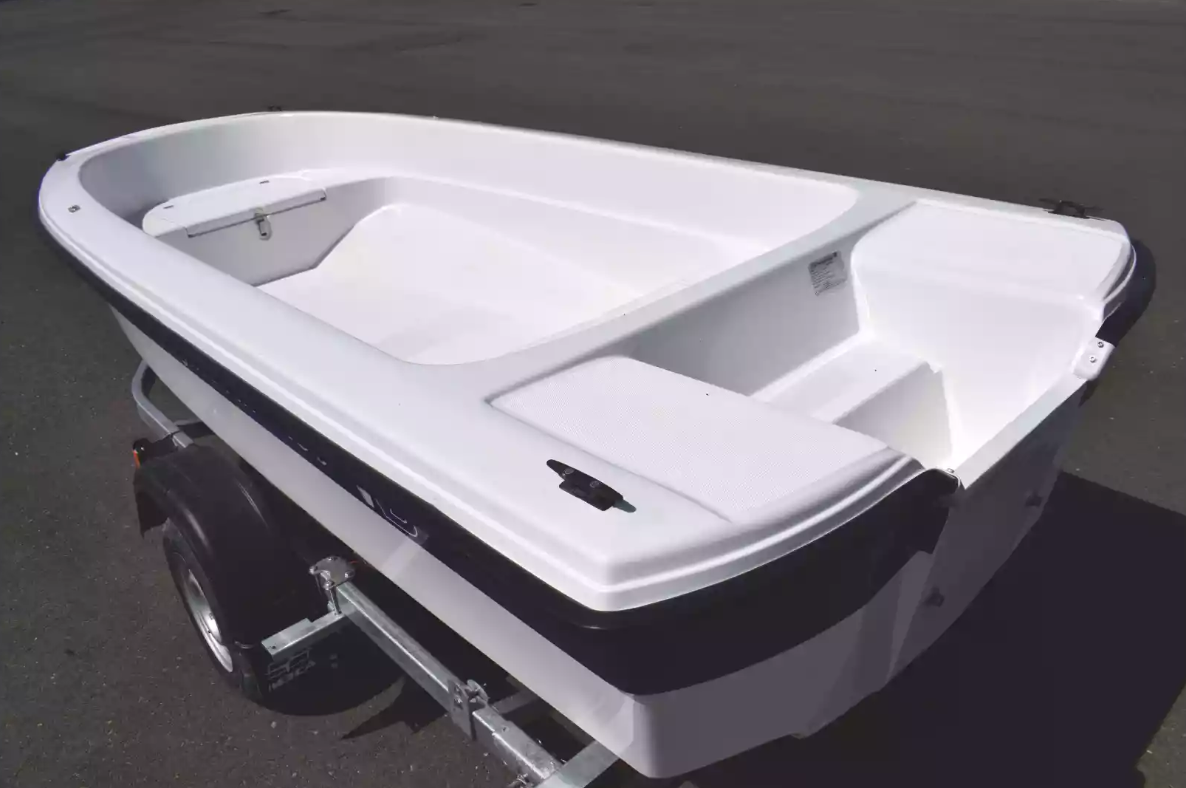 Стеклопластиковая лодка Wyatboat 430 тримаран в Черкесске