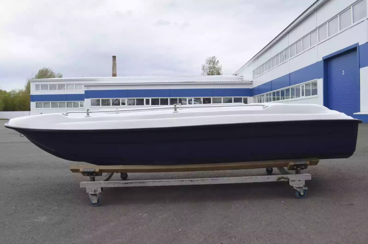 Стеклопластиковая лодка Пингвин New (тримаран) в Черкесске
