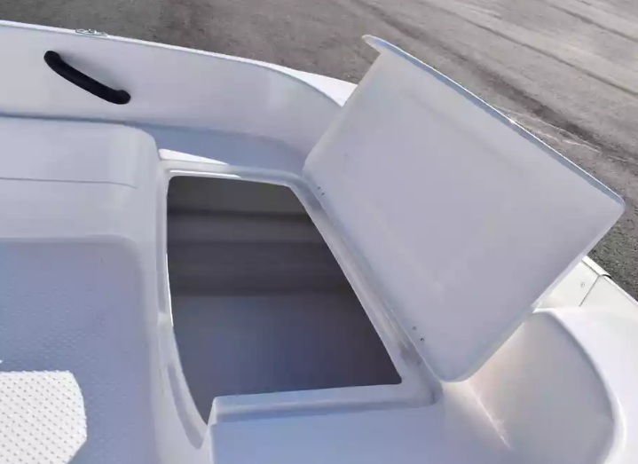 Стеклопластиковая лодка Пингвин (тримаран) в Черкесске